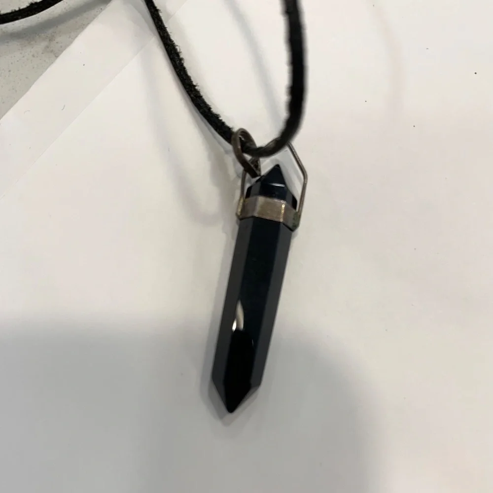 Black crystal necklace on leather cord - Picture 2 of 2